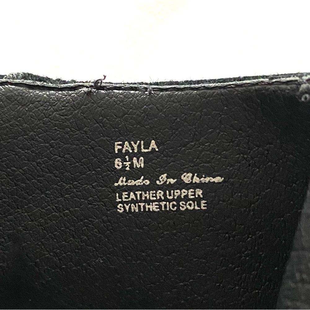 Donald/Pliner Fayla Ankle Boot - Picture 10 of 10